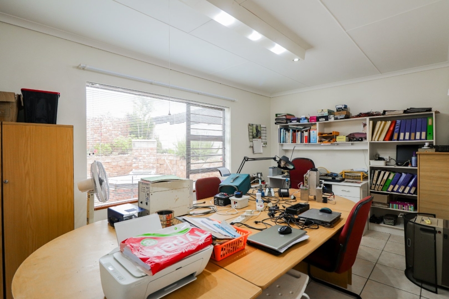 4 Bedroom Property for Sale in Fraaiuitsig Western Cape